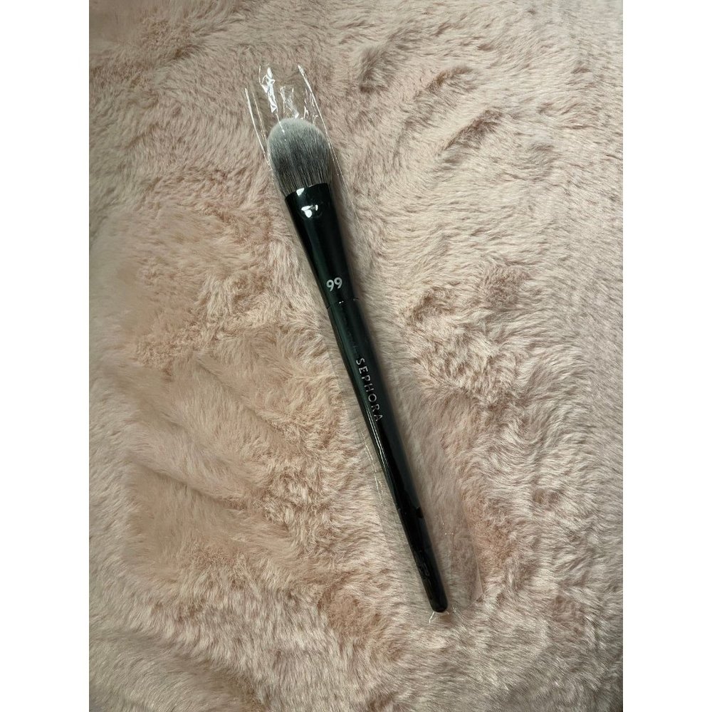 Sephora pro blush brush #99 (NEW)